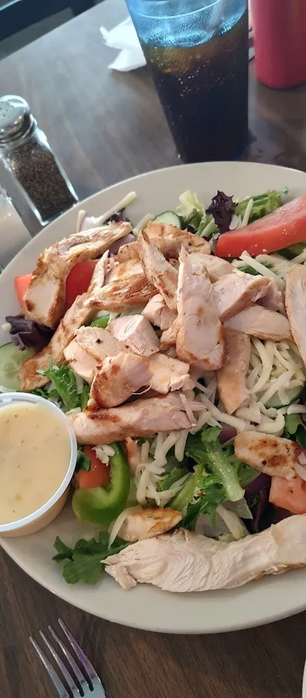 Grilled Chicken Garden Salad